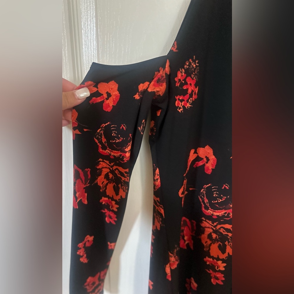 Women’s WAYF Twin Flame Long Sleeve Cold Shoulder Red Black Dress. Size S. - Picture 5 of 8